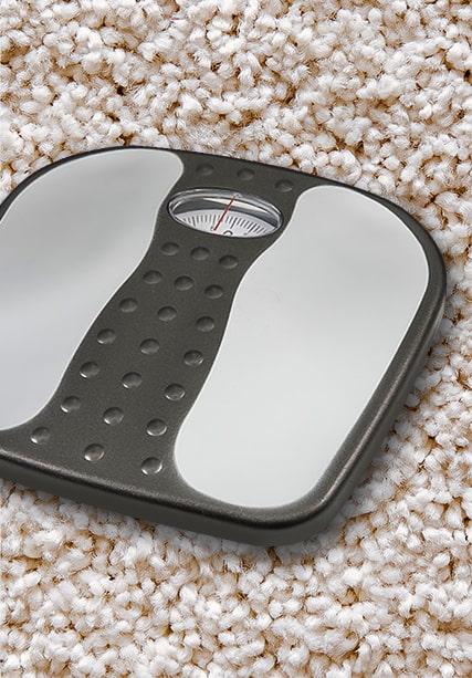 Can mechanical scales be affected by temperature changes, and how does this impact their accuracy?
